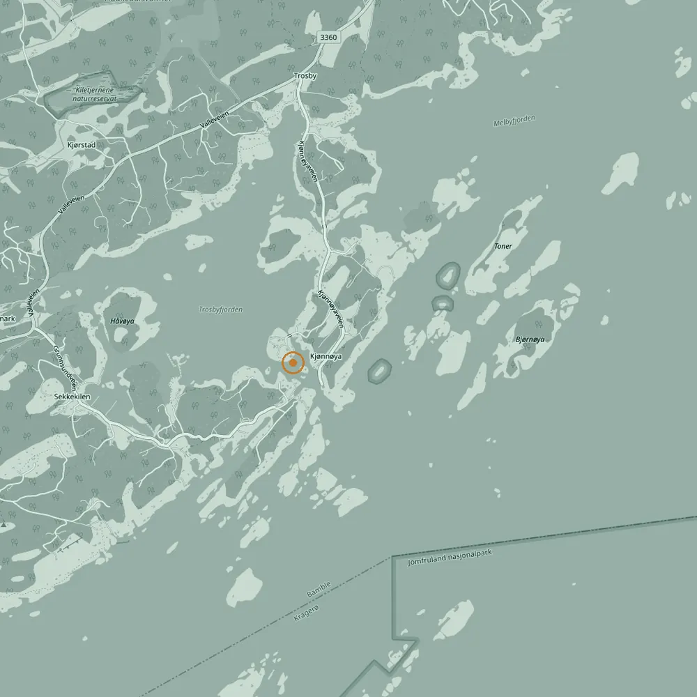 Kart over Kjønnøya i Bamble med Trosbyfjorden, Melbyfjorden og merket øy.
